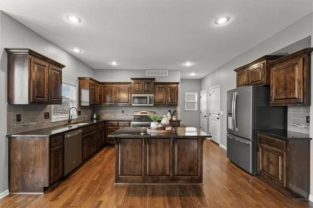 $575,000 | 2607 West Park Street, Olathe, KS 66061