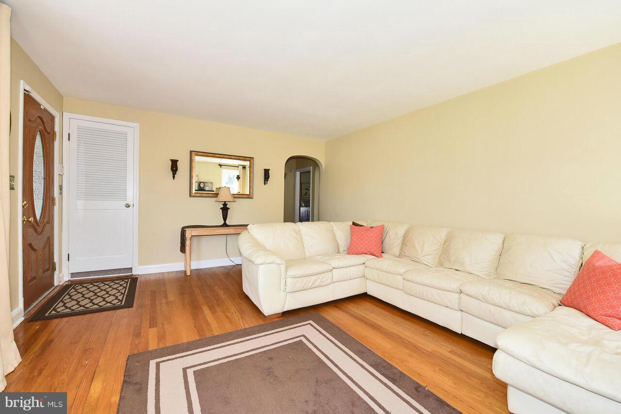4108 Klausmier Road Baltimore, MD 21236 - Photo 5 of 30 Living Room