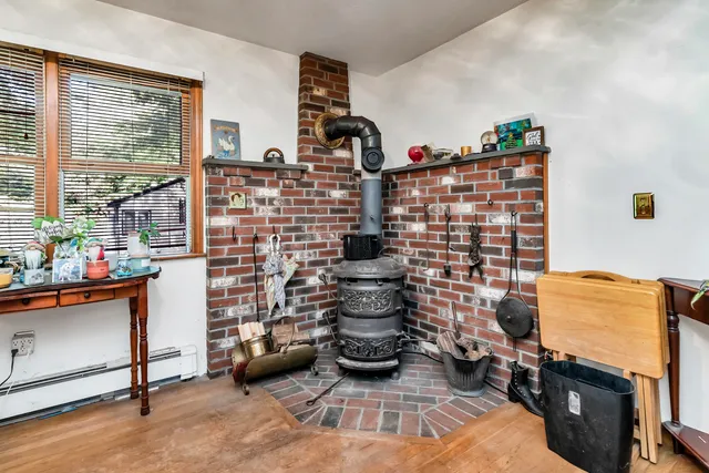 a view of entryway with workspace