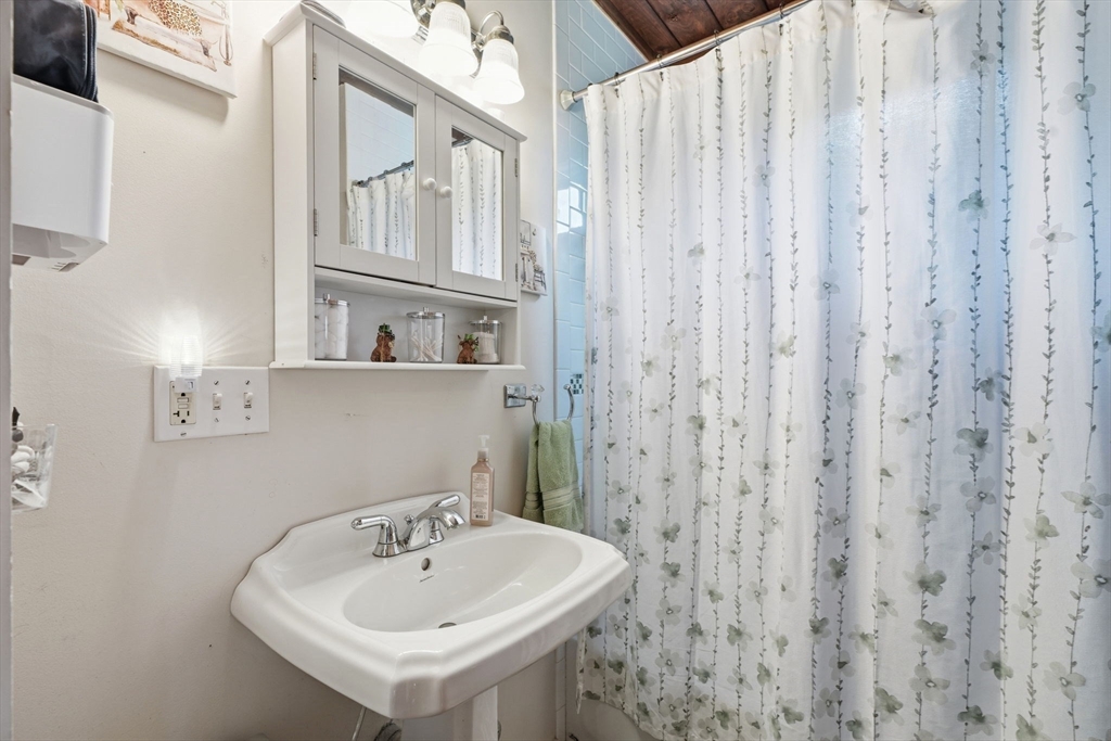 585 County Street Taunton, MA 02780 - Photo 15 of 41