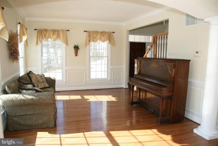 1035 Corbett Road Monkton, MD 21111 - Photo 10 of 28 Living Room
