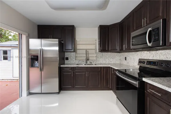 $3,000 | 3832 Southwest 89th Court, Miami, FL 33165