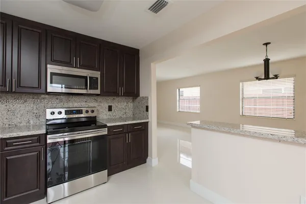 $3,000 | 3832 Southwest 89th Court, Miami, FL 33165