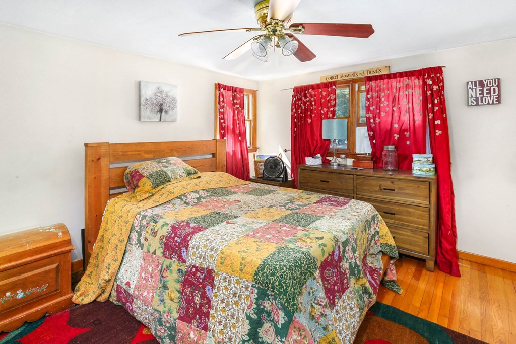 49 Batten Street Webster, MA 01570 - Photo 15 of 31