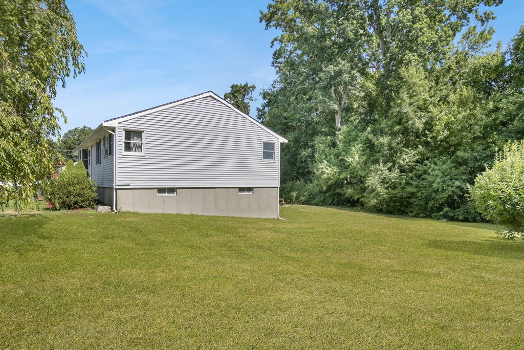 49 Batten Street Webster, MA 01570 - Photo 26 of 31