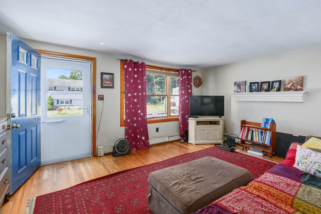 49 Batten Street Webster, MA 01570 - Photo 4 of 31