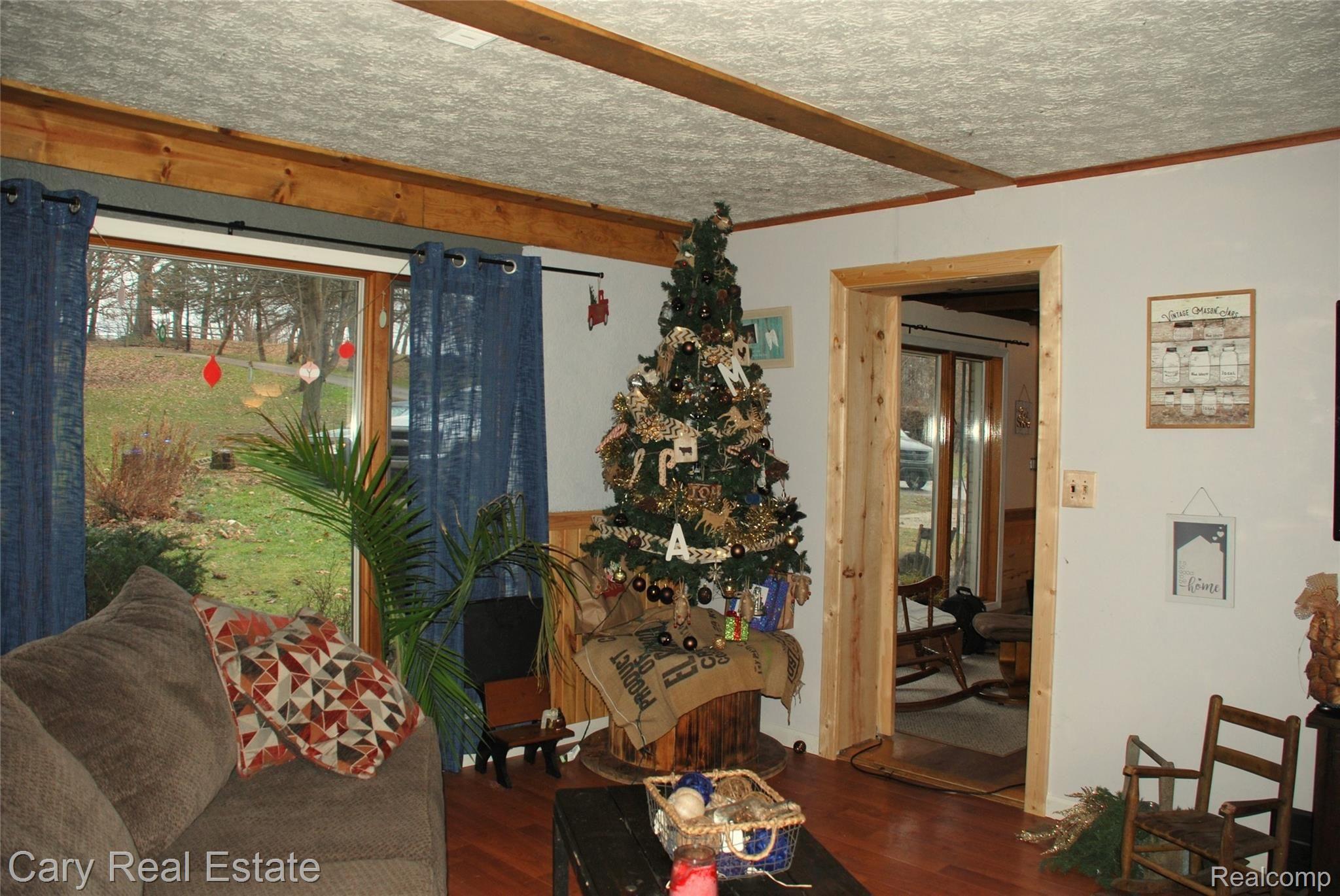 1875 East Leonard Road Leonard, MI 48367 - Photo 5 of 12 DSC_4388-1.JPG