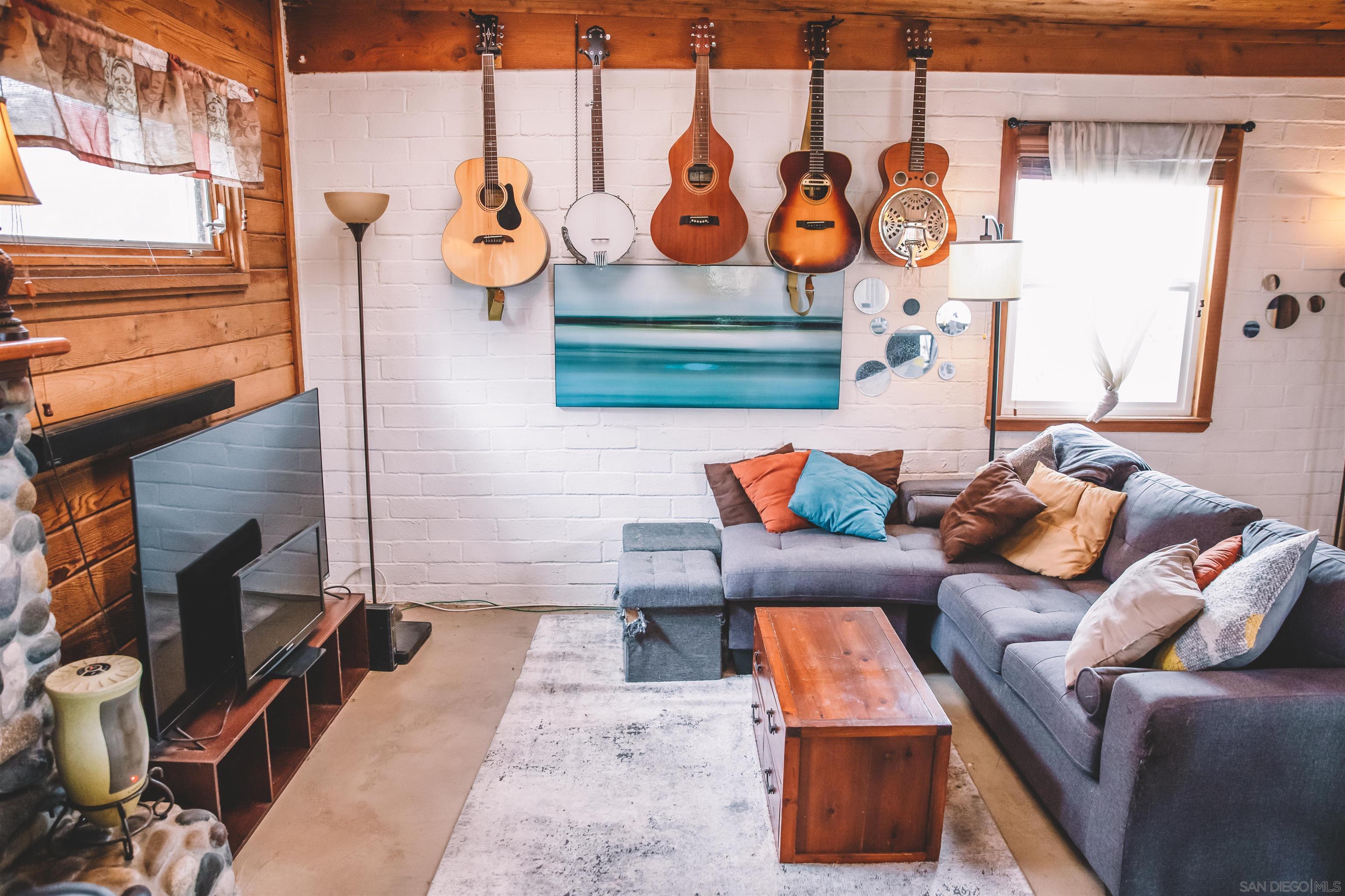 1347 Summit Avenue, Unit MIDDLE Encinitas, CA 92007 - Photo 9 of 19 a room with multiple couch and wooden floor