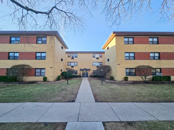 $1,850 | 9020 Lamon Avenue, Unit GE, Skokie, IL 60077