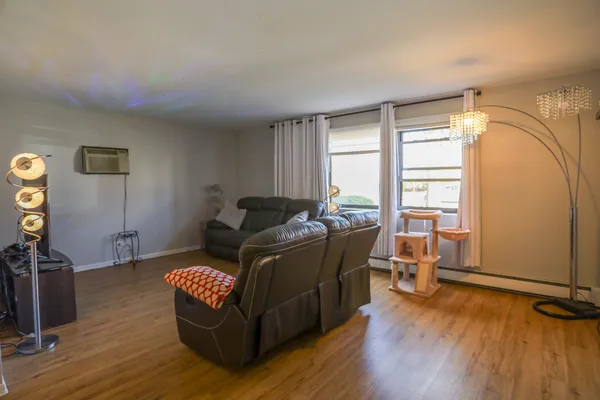 $1,850 | 9020 Lamon Avenue, Unit GE, Skokie, IL 60077