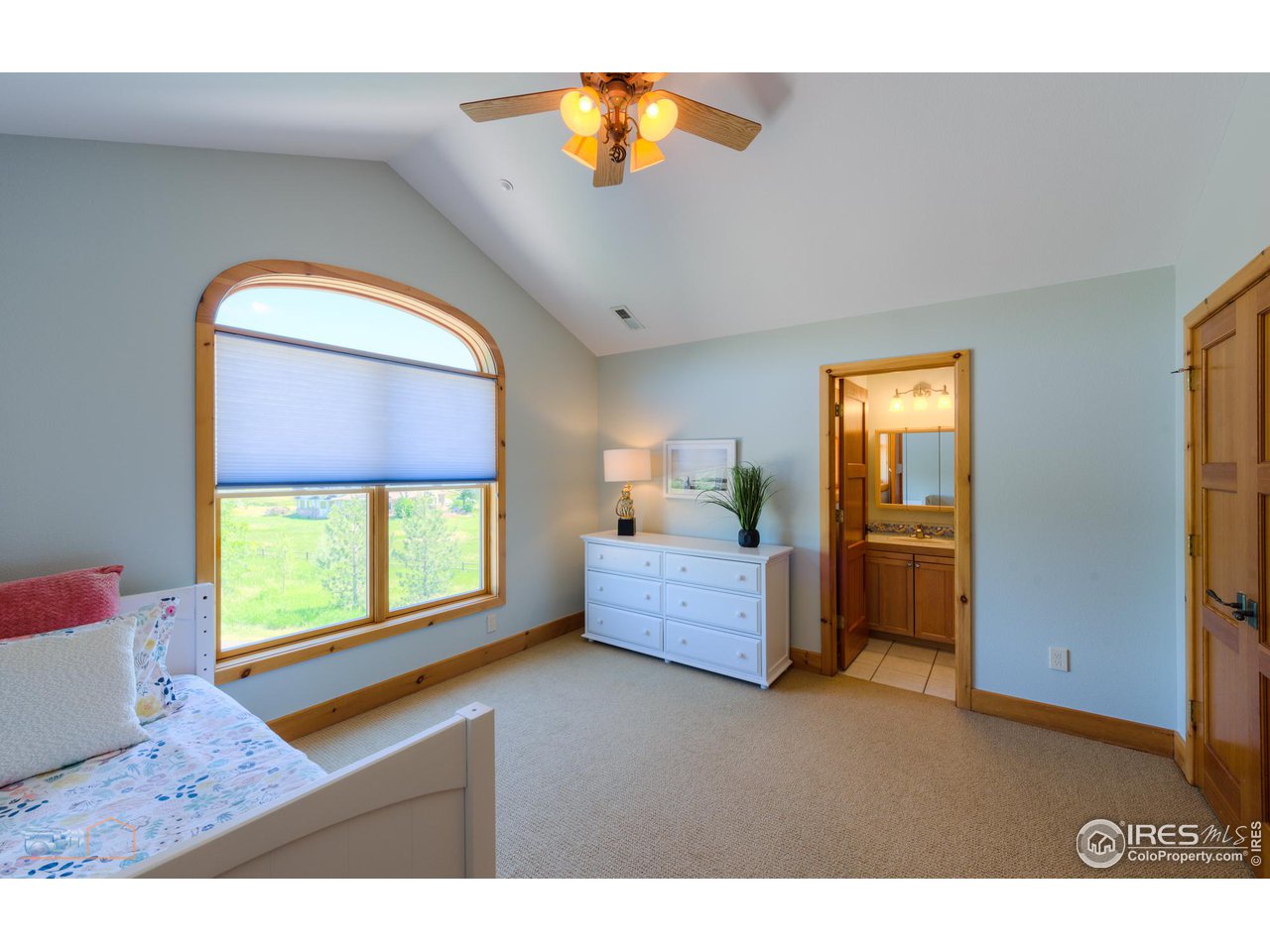 9428 Gunbarrel Ridge Road Boulder, CO 80301 - Photo 24 of 40 2nd bedroom with ensuite bathroom.