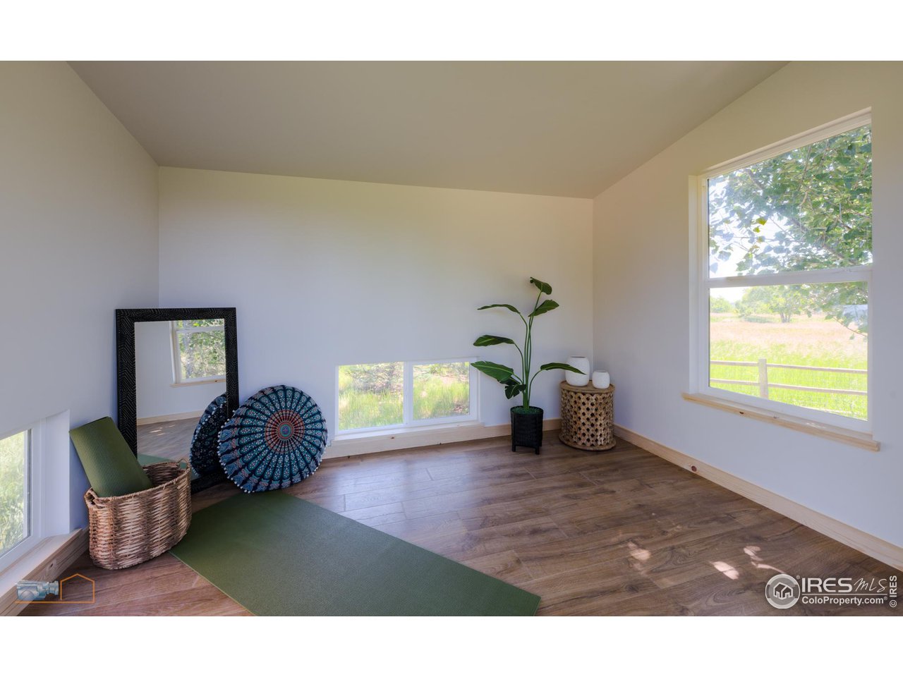 9428 Gunbarrel Ridge Road Boulder, CO 80301 - Photo 38 of 40 Interior of playhouse/shed