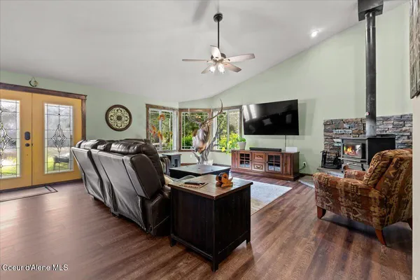 $998,000 | 438 Berry Hill, Cocolalla, ID 83813