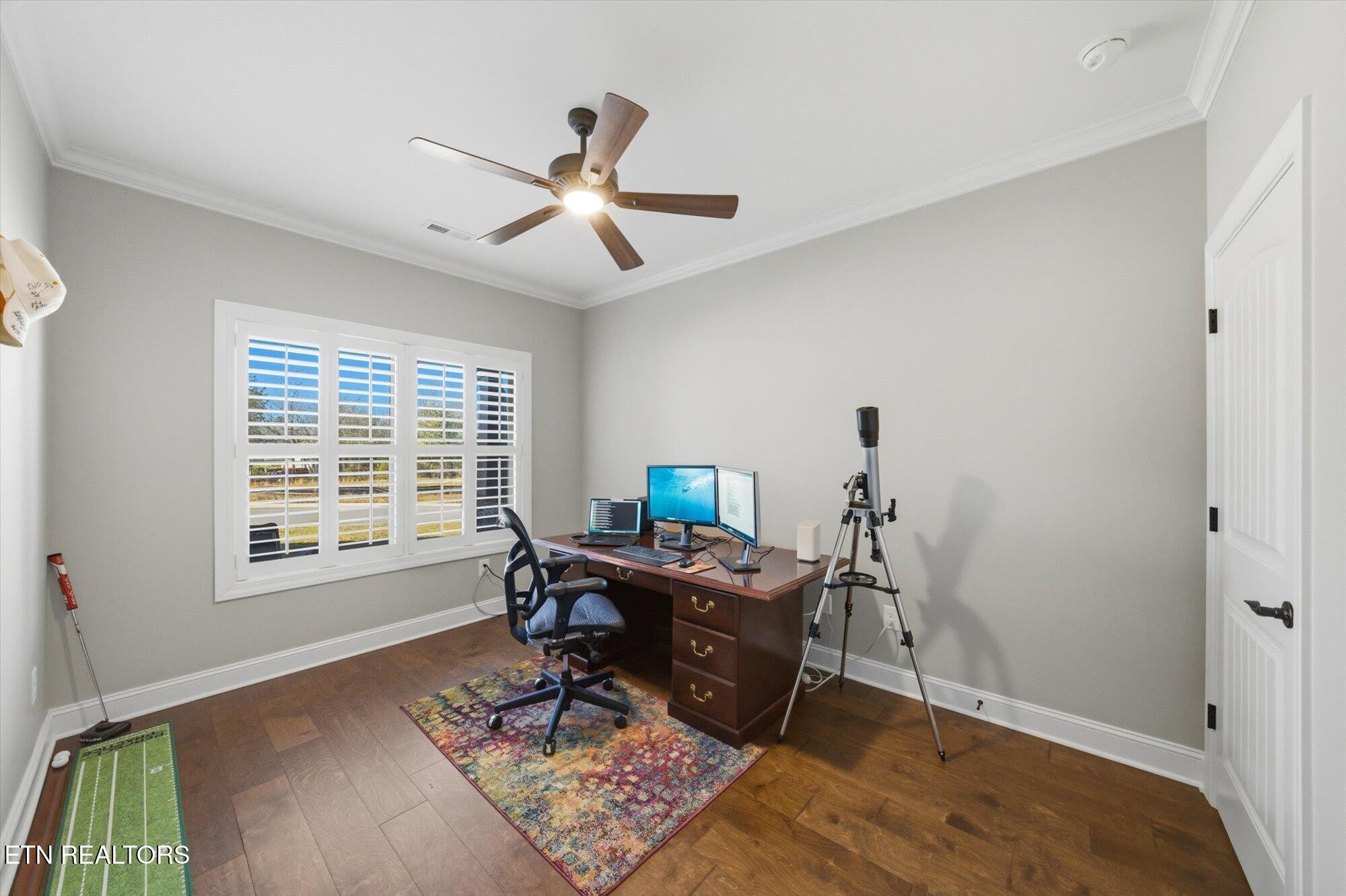 7122 Volunteer Rdg Lane Knoxville, TN 37918 - Photo 23 of 34 a workspace with furniture and a window