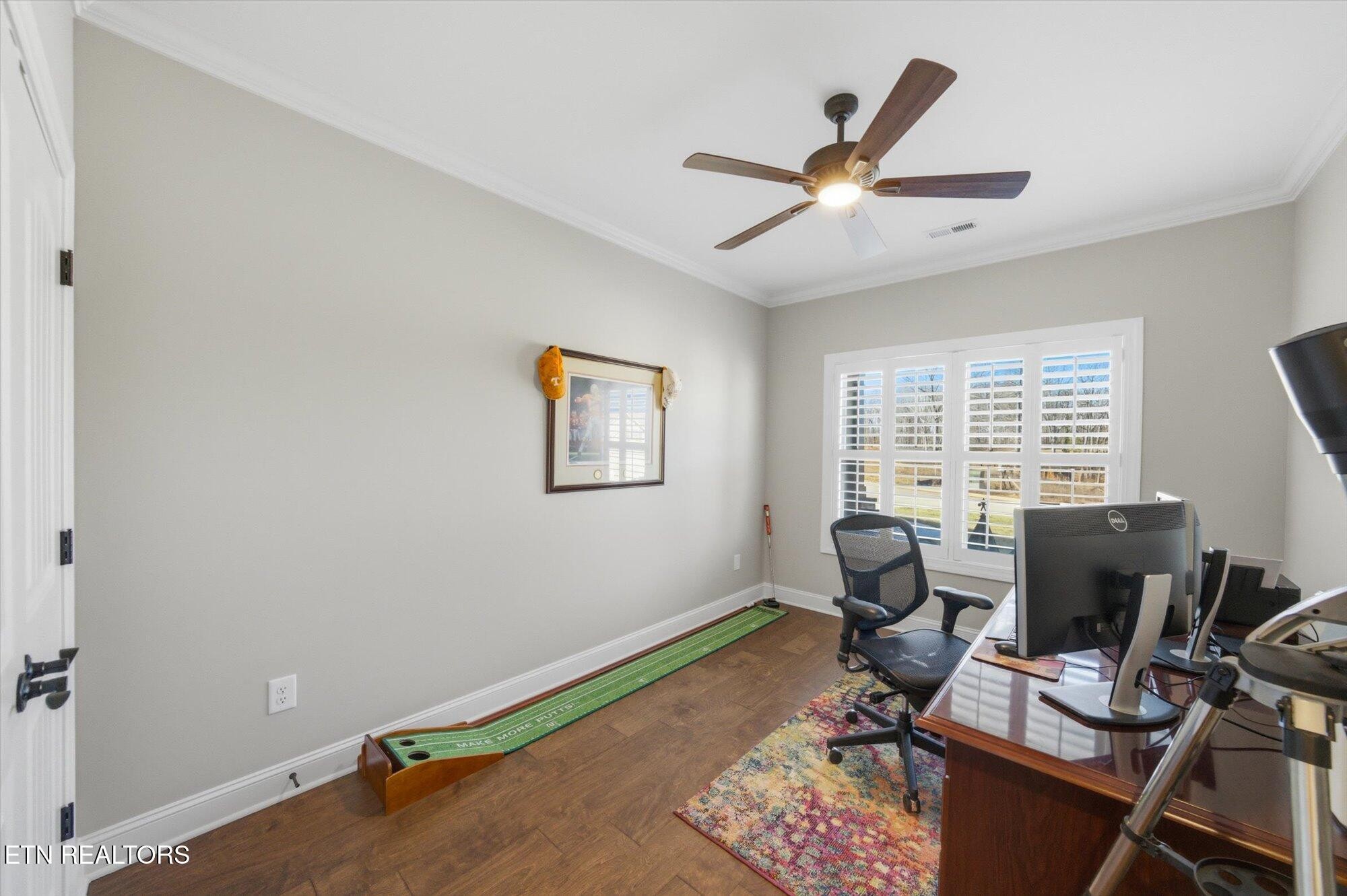7122 Volunteer Rdg Lane Knoxville, TN 37918 - Photo 24 of 34 a workspace with a window