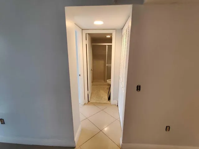 $344,900 | 5600 North Flagler Drive, Unit 210, West Palm Beach, FL 33407