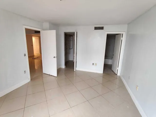 $344,900 | 5600 North Flagler Drive, Unit 210, West Palm Beach, FL 33407