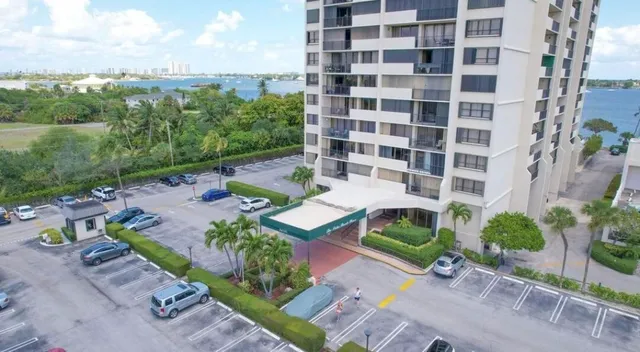 a view of a backyard with garden