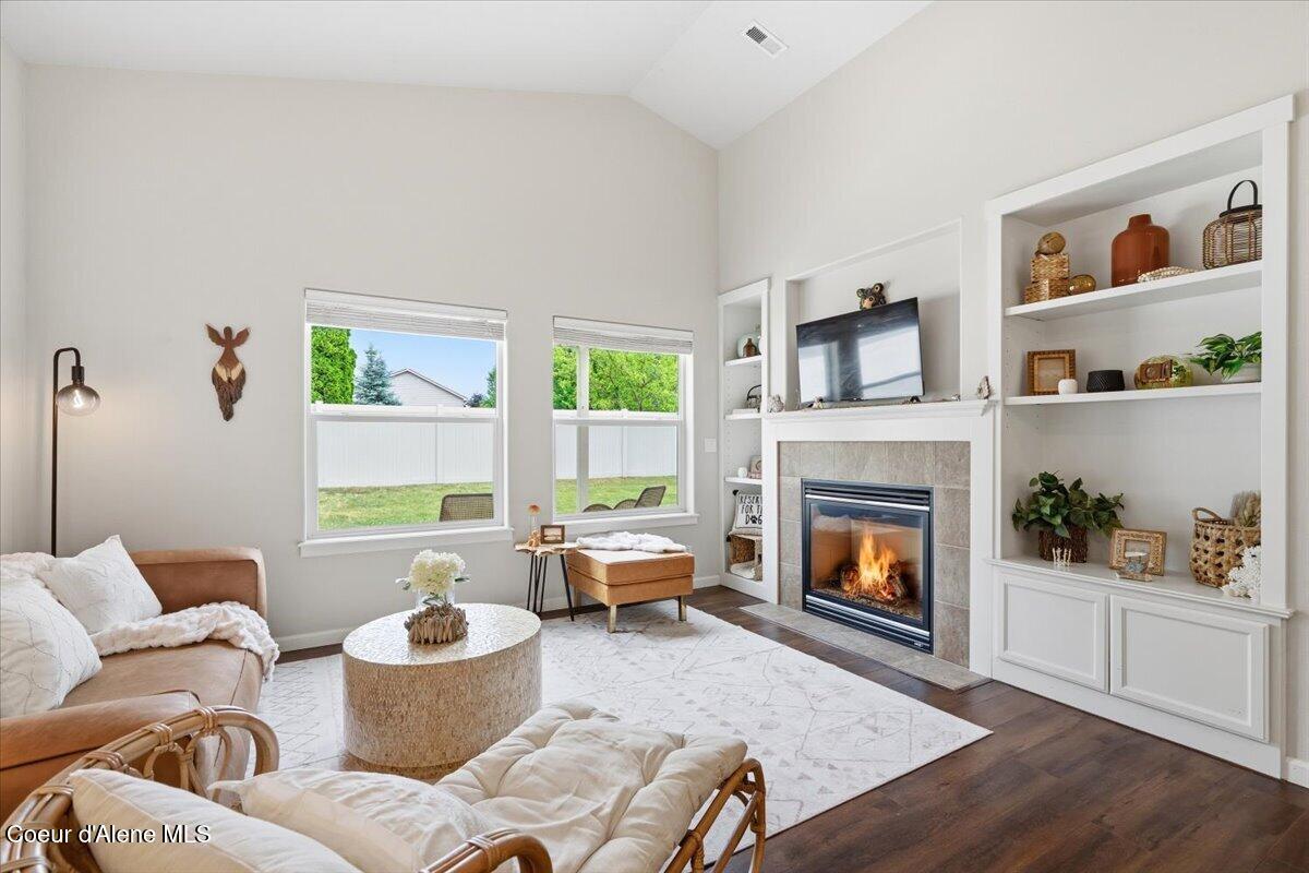 6208 Cornwall Street Coeur D'Alene, ID 83815 - Photo 8 of 33 08-Living Room