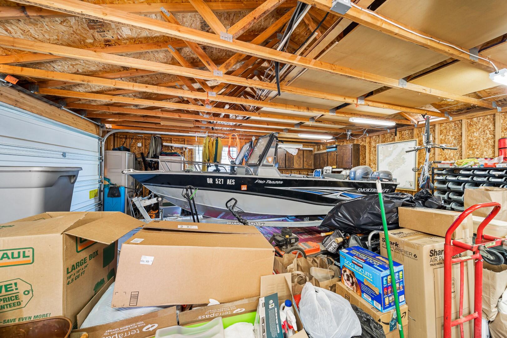 15638 Jones Road White City, OR 97503 - Photo 44 of 65 M40 Inside Shop Boat