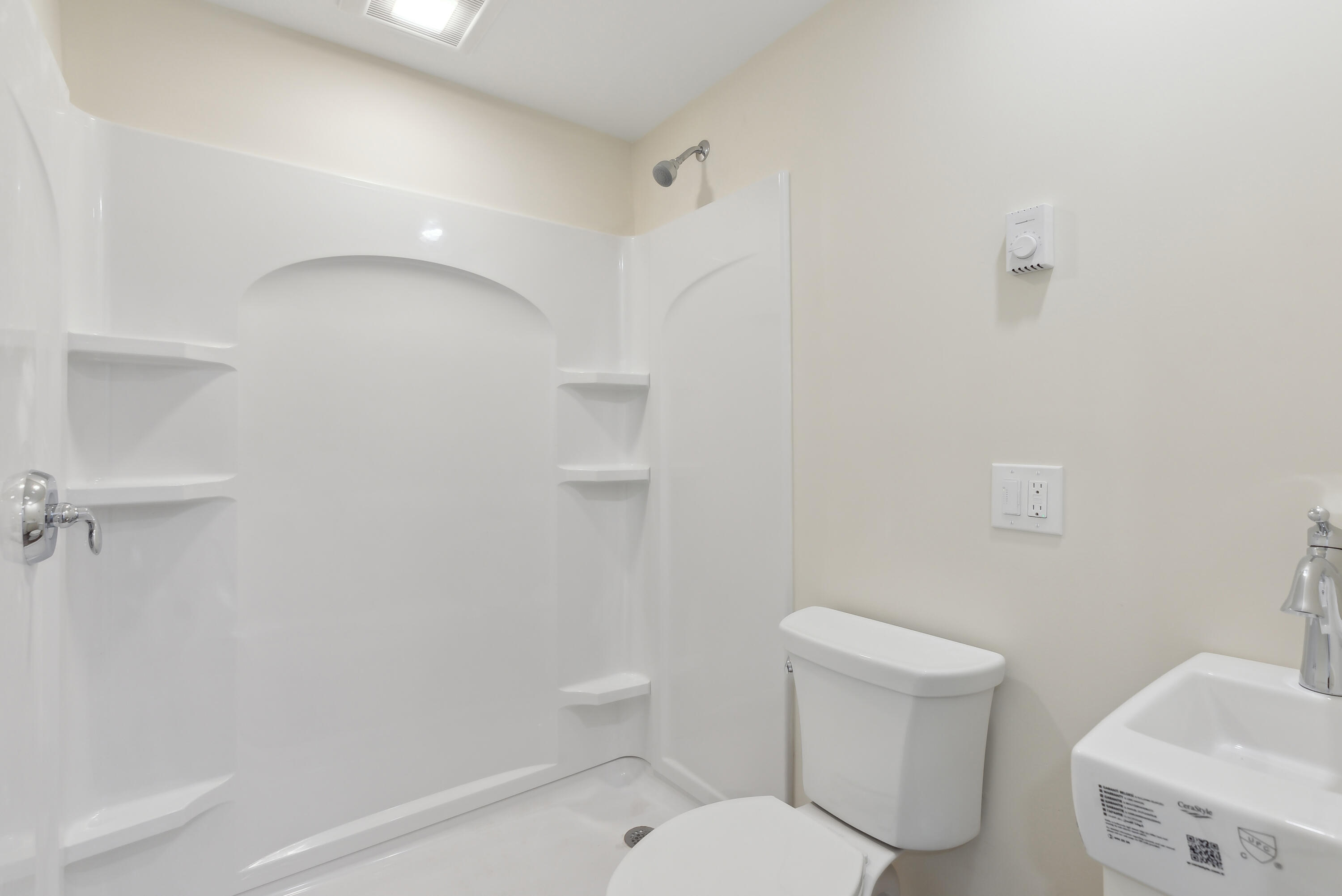 6 Dingle Road, Unit 4 York, ME 03909 - Photo 12 of 28 Bathroom