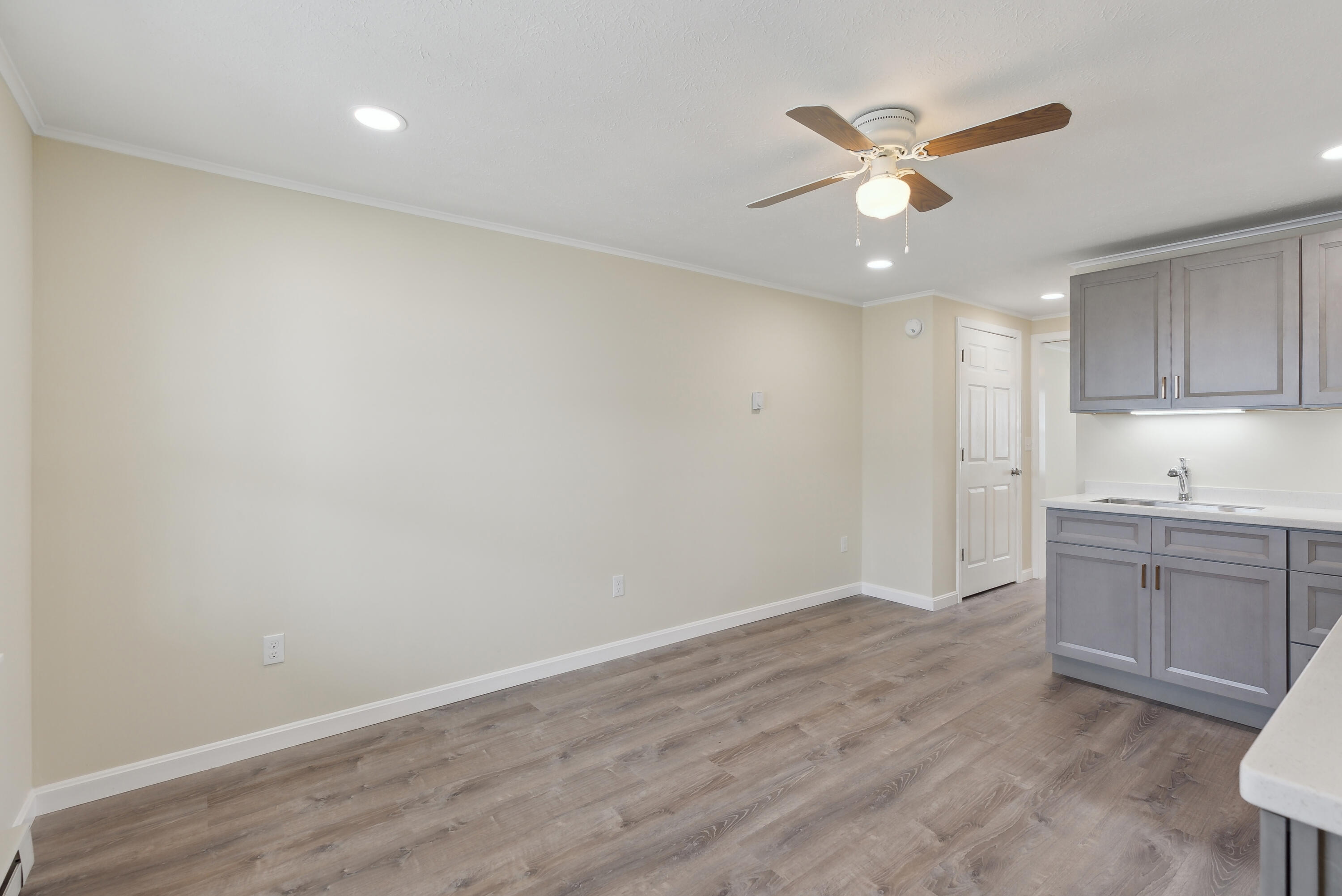 6 Dingle Road, Unit 4 York, ME 03909 - Photo 9 of 28 Main Living Area