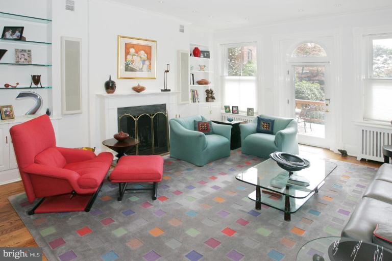 3102 R Street Northwest Washington, DC 20007 - Photo 2 of 11 Living Room