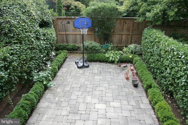3102 R Street Northwest Washington, DC 20007 - Photo 11 of 11 Patio