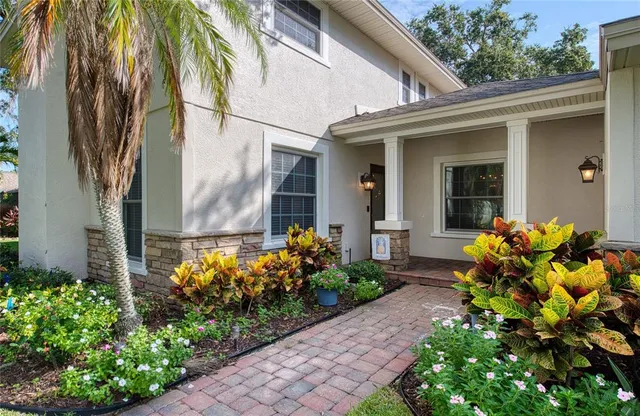 a view of a house with backyard and garden