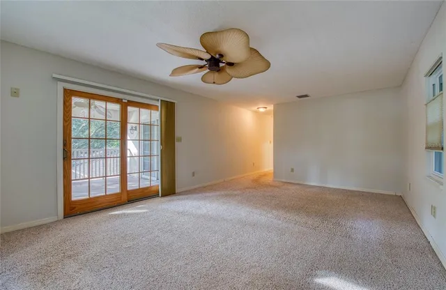a view of empty room with window