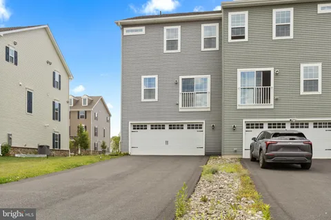 $469,900 | 718 Kalmar Lane, Middletown, DE 19709