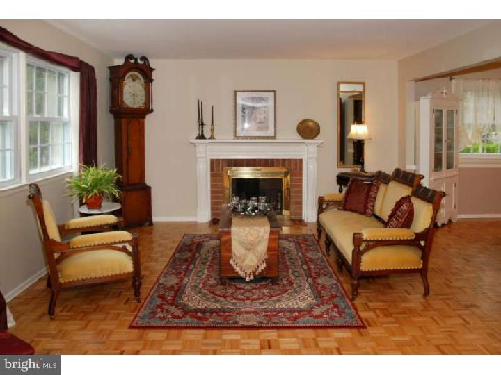913 Thornton Road Horsham, PA 19044 - Photo 2 of 21 Living Room