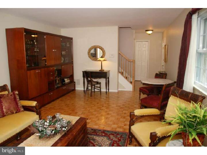 913 Thornton Road Horsham, PA 19044 - Photo 3 of 21 Living Room