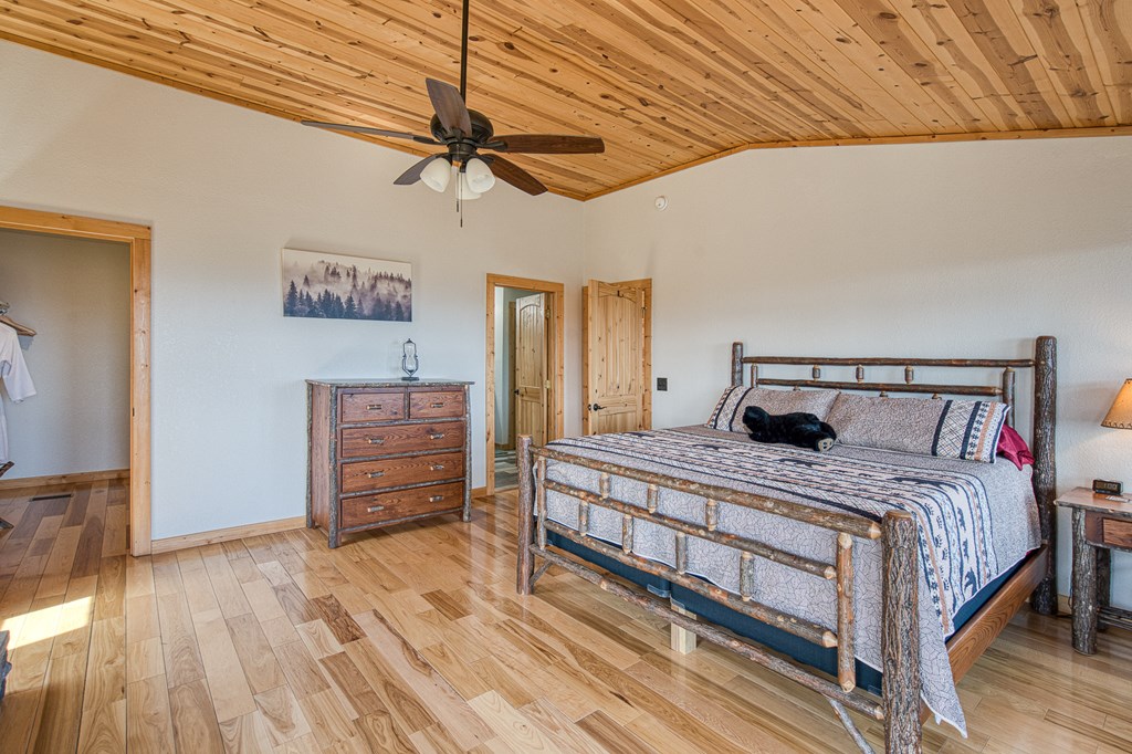 40 Reitzel Rdg Trail Murphy, NC 28906 - Photo 30 of 54 a bedroom with a bed and a dresser