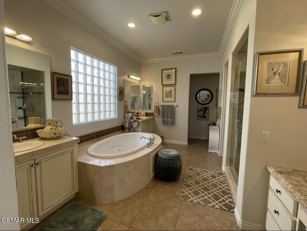 13704 Blue Ridge Way Moorpark, CA 93021 - Photo 12 of 13 Primary Bath