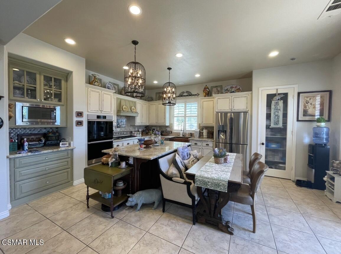 13704 Blue Ridge Way Moorpark, CA 93021 - Photo 9 of 13 Kitchen
