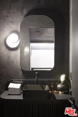 a close view of sink