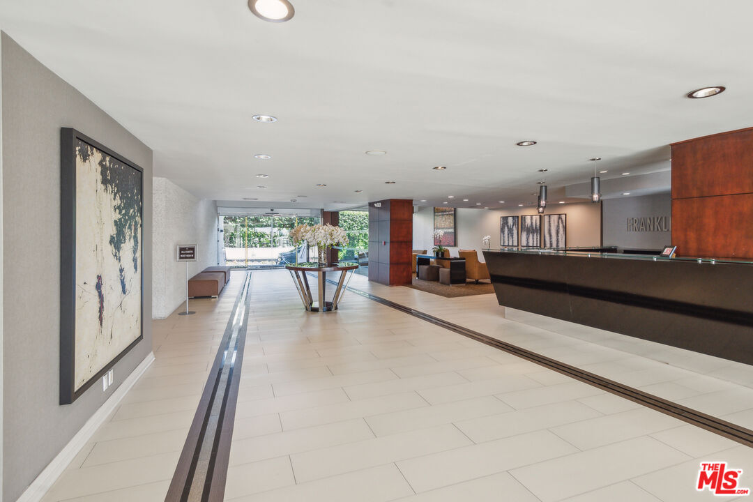 7250 Franklin Avenue, Unit 512 Los Angeles, CA 90046 - Photo 22 of 28 a lobby with furniture and window
