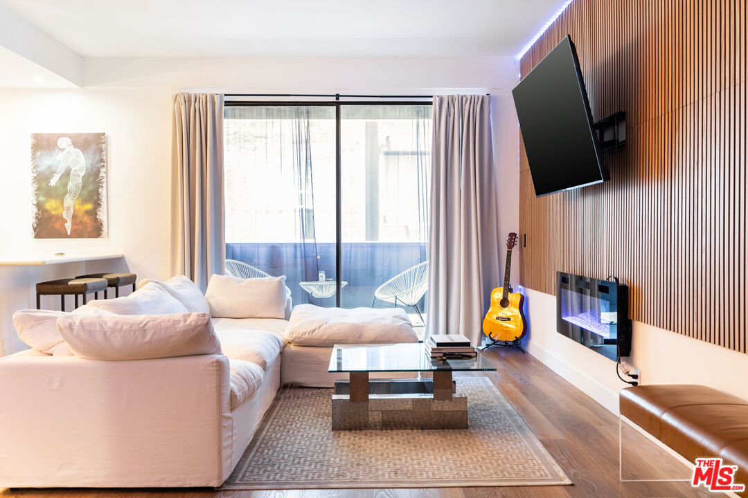 7250 Franklin Avenue, Unit 512 Los Angeles, CA 90046 - Photo 3 of 28 a living room with furniture and a flat screen tv