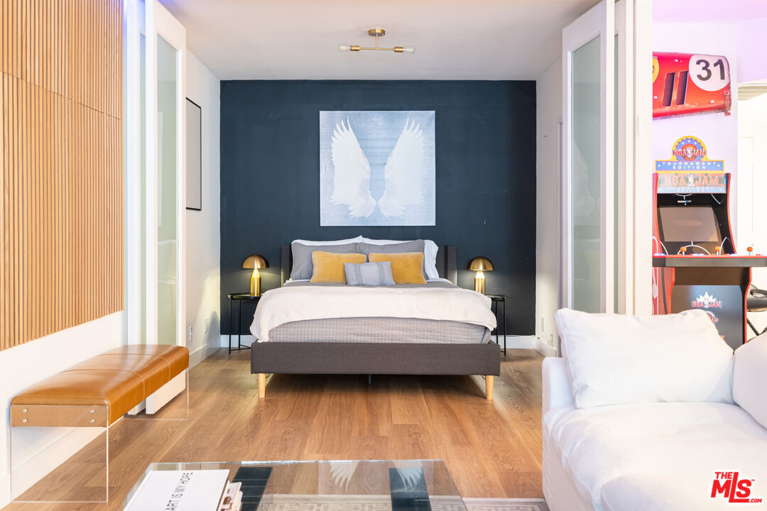 7250 Franklin Avenue, Unit 512 Los Angeles, CA 90046 - Photo 4 of 28 a bedroom with a bed and window