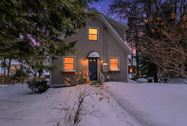 $699,900 | 22 Crescent Lane, Hebron, NH 03241