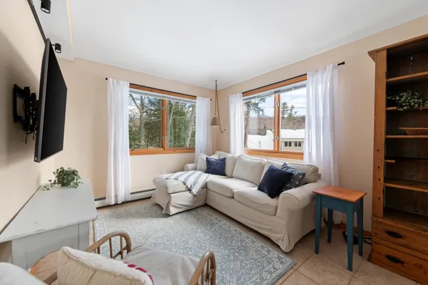 $699,900 | 22 Crescent Lane, Hebron, NH 03241