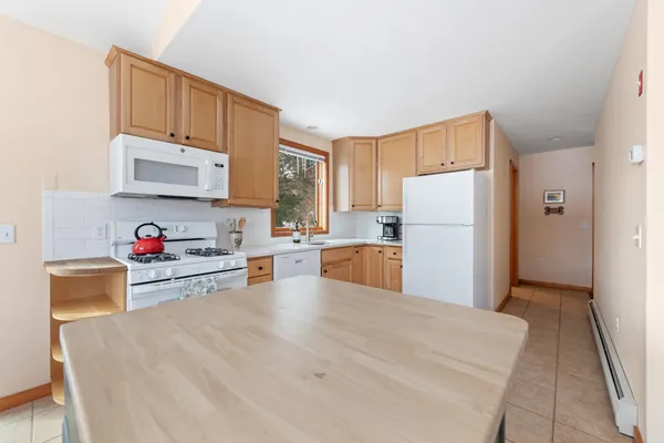 $699,900 | 22 Crescent Lane, Hebron, NH 03241