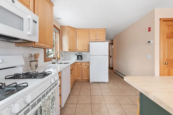 $699,900 | 22 Crescent Lane, Hebron, NH 03241