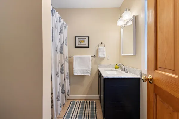 $699,900 | 22 Crescent Lane, Hebron, NH 03241