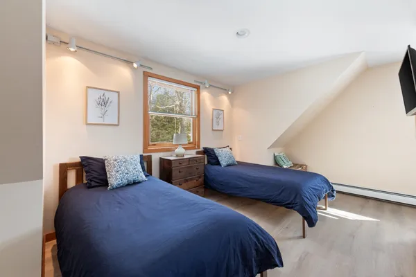 $699,900 | 22 Crescent Lane, Hebron, NH 03241