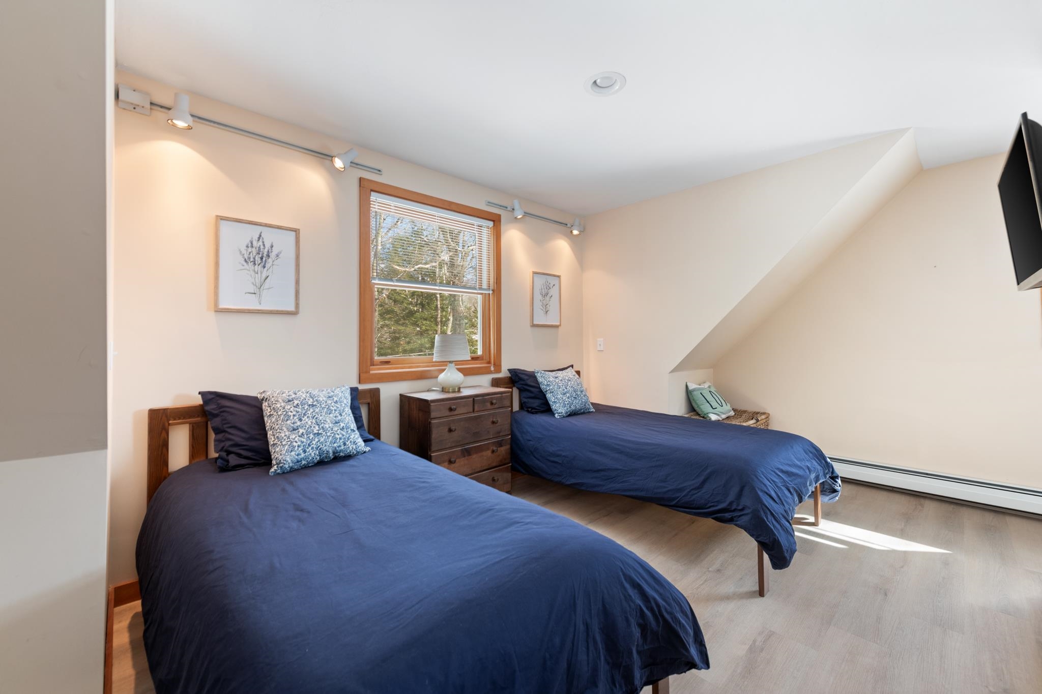 22 Crescent Lane Hebron, NH 03241 - Photo 27 of 56