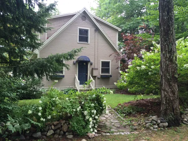 $699,900 | 22 Crescent Lane, Hebron, NH 03241