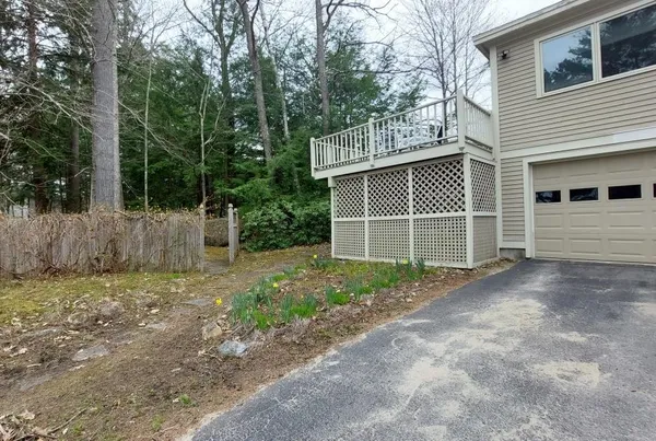 $699,900 | 22 Crescent Lane, Hebron, NH 03241