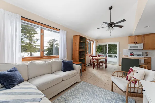 $699,900 | 22 Crescent Lane, Hebron, NH 03241